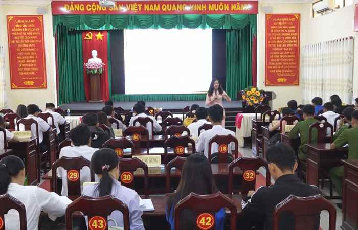 Mỹ Tú: Bồi dưỡng nhận thức về Đảng khóa I năm 2024